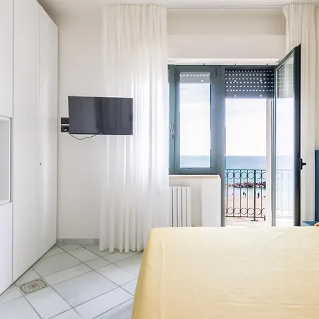 Prima Fila Mare Konukevi Porto Recanati
